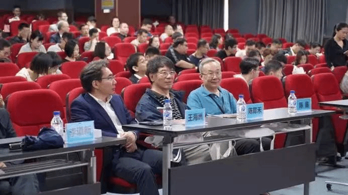 说明: e917872f50c0046372e6ccb7db112c24