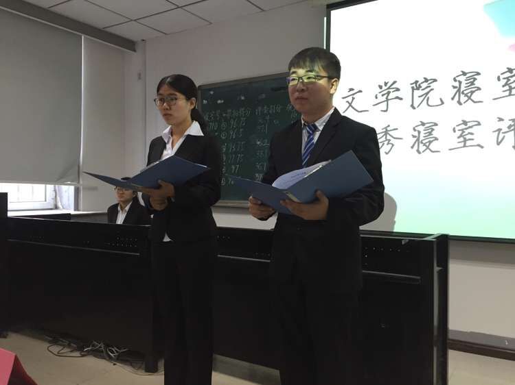 1446624104800061.jpg 图为文学院寝室文化节评比大会现场.jpg