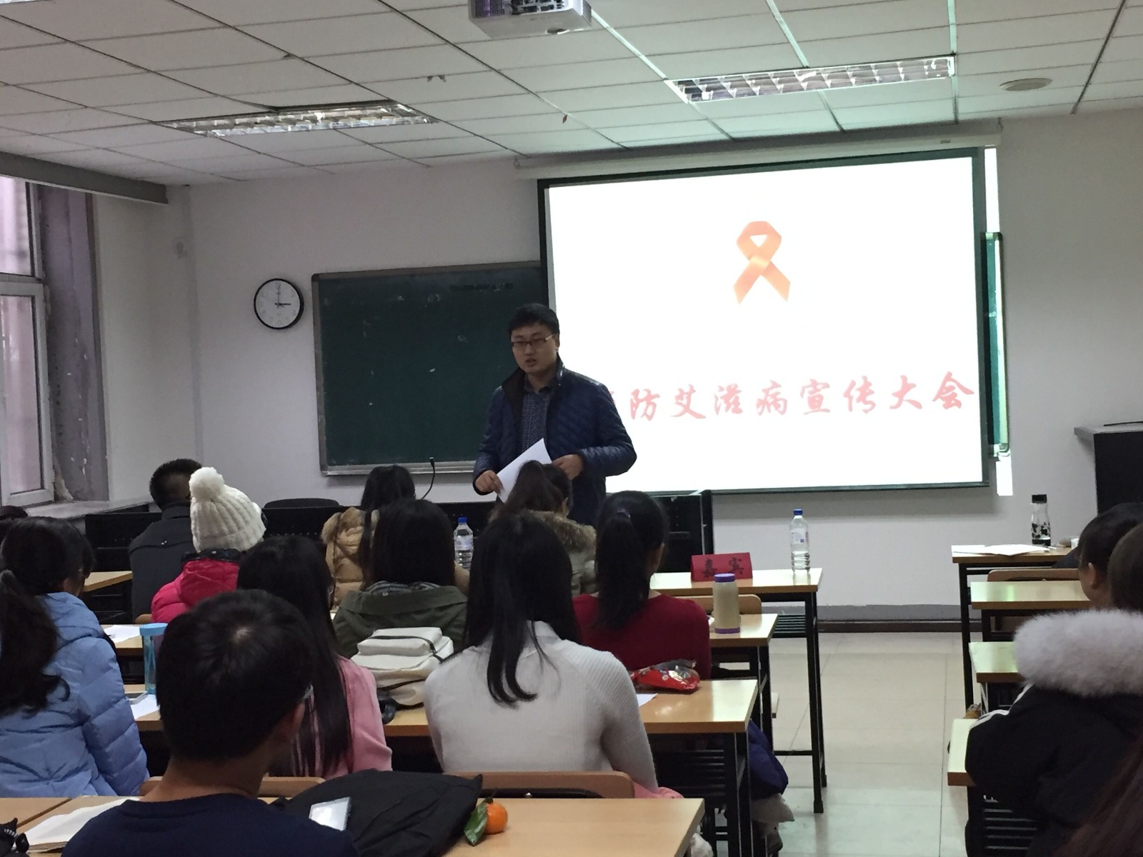 1451298588583324.jpg 图为文学院2014级活动现场 (3).jpg